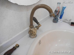 不具合のある洗面水栓