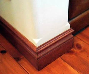 Bullnose out-corner at base board